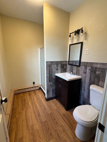 Main floor bathroom, shower - 10 E Nelson St