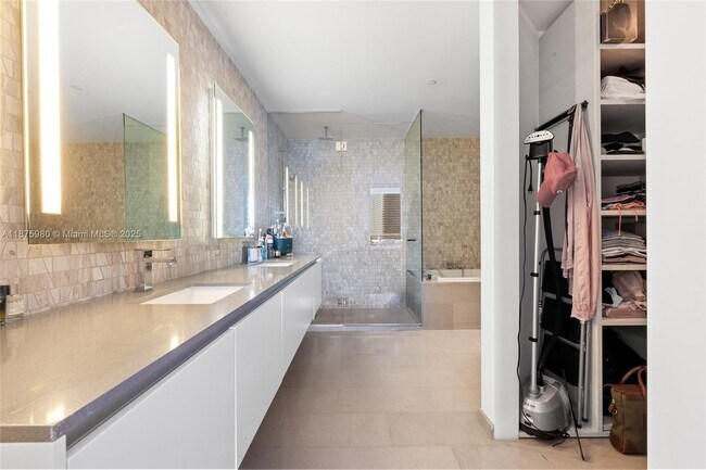 Building Photo - 88 SW 7th St