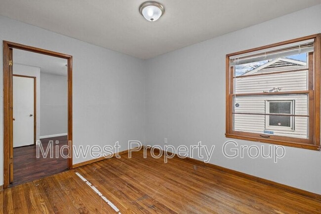 Building Photo - 405 Cameron Rd