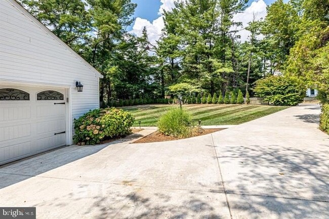 Building Photo - 2601 Seskey Glen Ct