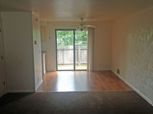 Building Photo - HsuP05