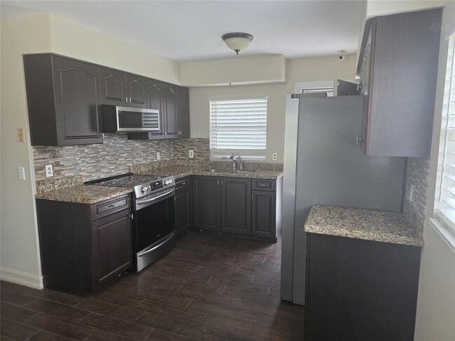 Building Photo - 603 Citrus Ave