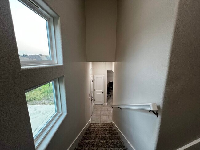 Building Photo - 5626 Encanto Dr