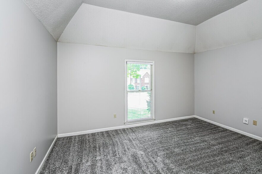 Building Photo - 8730 Raspberry Ln