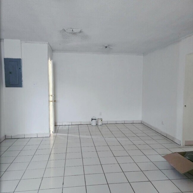 Building Photo - 2016 S India Ave