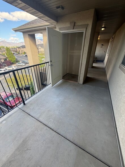 Patio/Storage - 999 Village River Ln