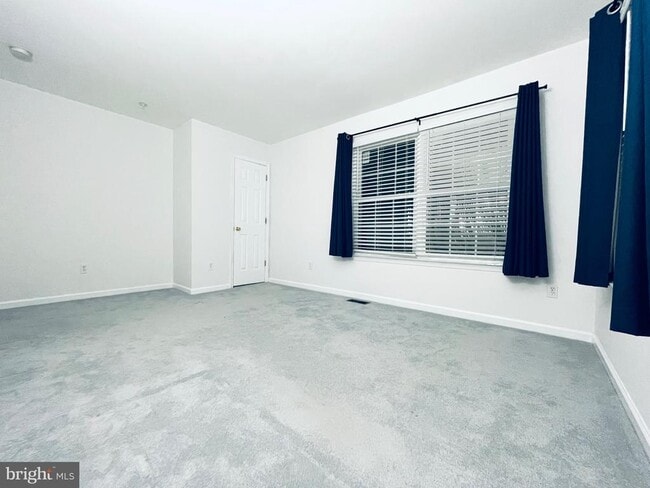 Building Photo - 3005 Creekside Ct