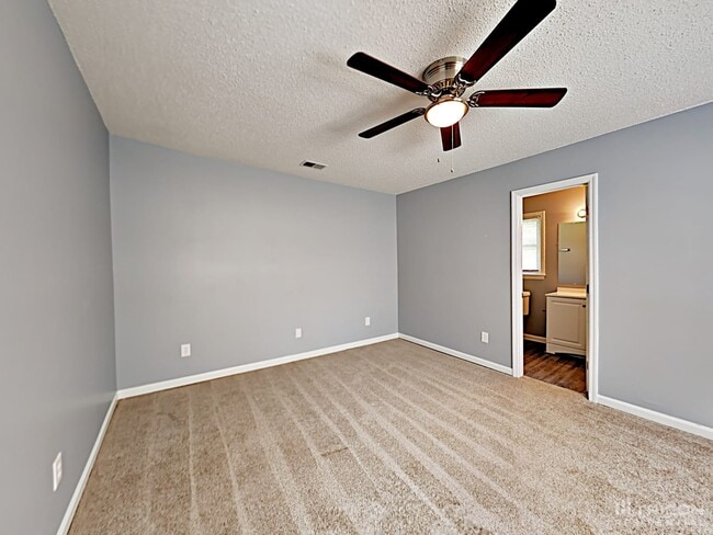Building Photo - 133 Riverwalk Ct