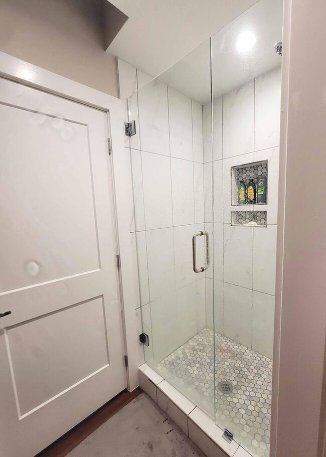 Building Photo - 3735 Kalamath St