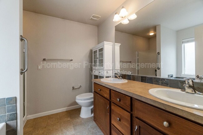 Building Photo - 1807 E Vanetta Ave