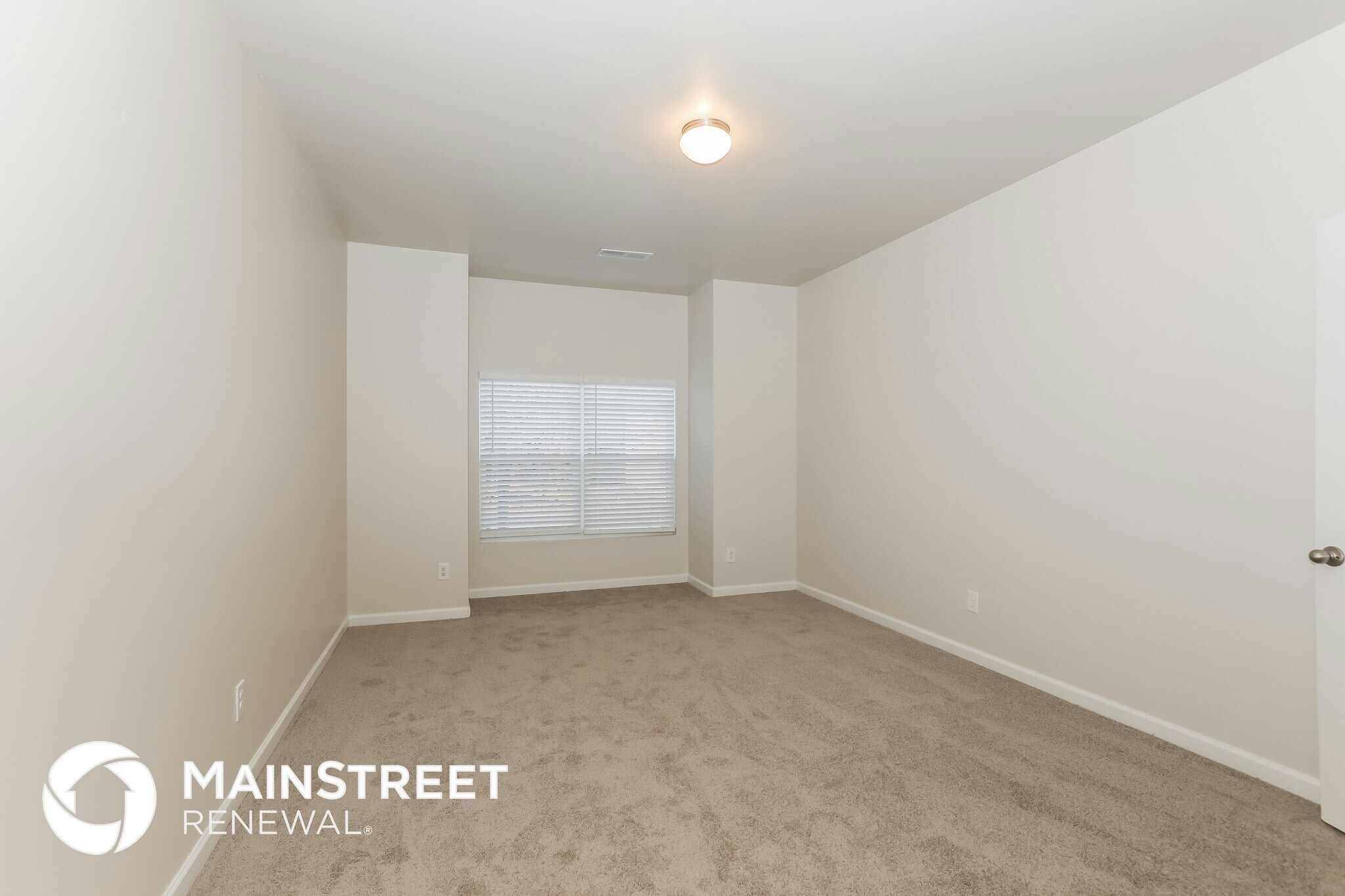 Building Photo - 573 Emporia Loop