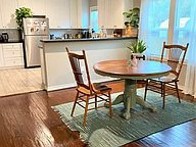 Building Photo - Available August 2026! 2 Bed House Near Downtown Bryan!