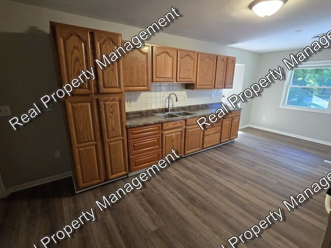 Building Photo - Three Bedroom Ranch
