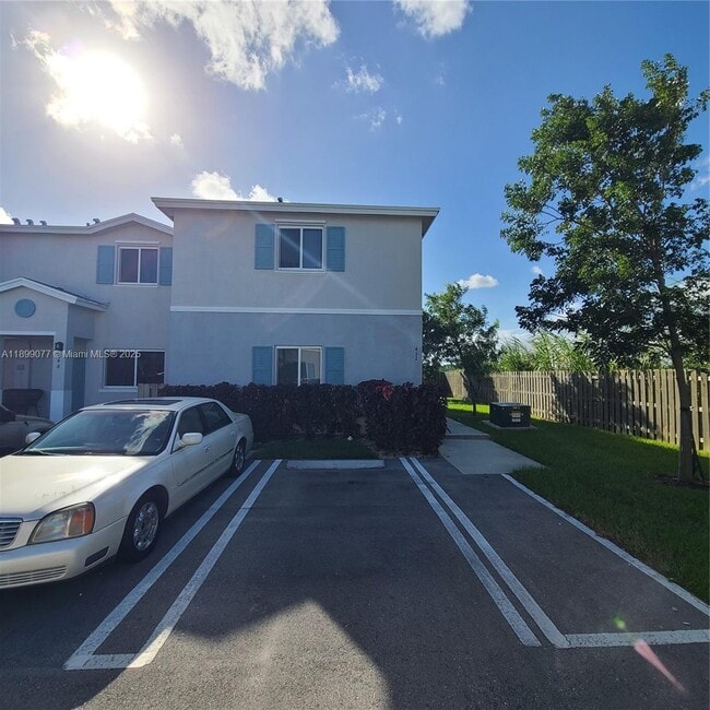 Building Photo - 452 NW 12th Pl