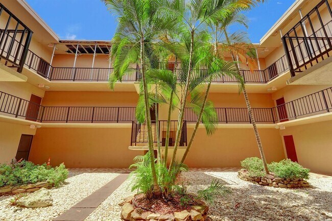 Building Photo - 4000 N Hills Dr