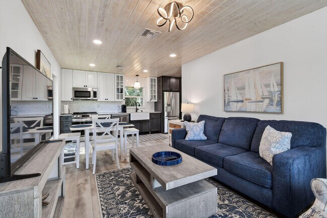 Building Photo - 608 SE 5th St