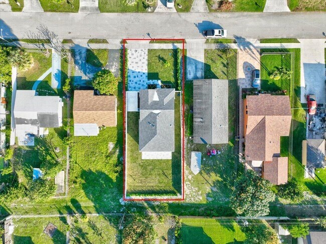 Building Photo - 320 NW 6th Ave