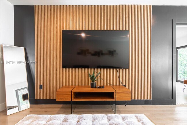 Building Photo - 2360 SW 12th St