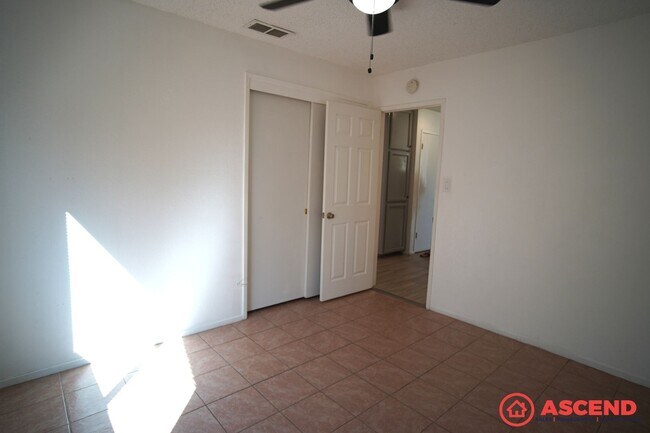 Building Photo - Cute Home in Southwest Bakersfield!