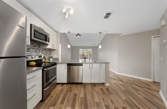 Building Photo - Beautifully Remodeled 3 Bedroom in Regent Park
