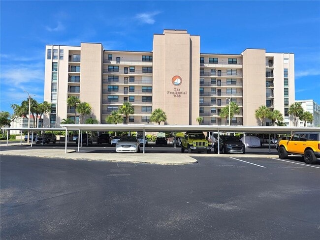 Building Photo - 7600 Sun Island Dr S
