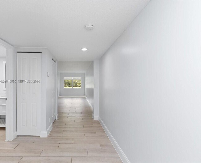 Building Photo - 1110 SW 125th Ave
