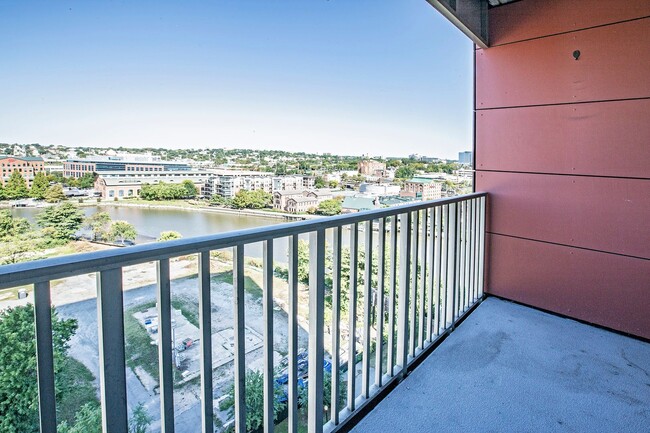 Building Photo - Christina Landing - 2 bedroom, 2 bath - 11th floor