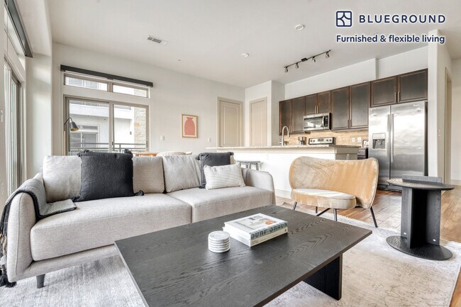 Building Photo - 422 W Riverside Dr