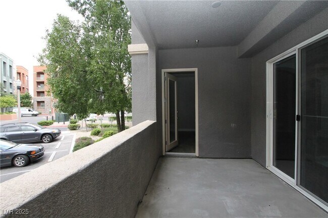 Building Photo - 26 E Serene Ave