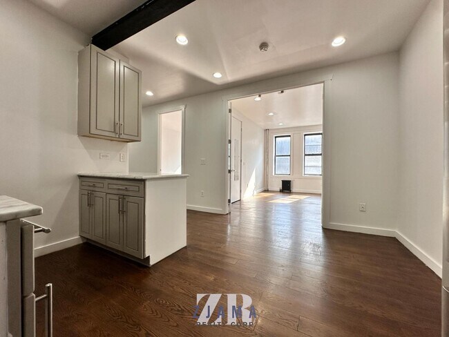 Building Photo - 410 Eastern Pkwy