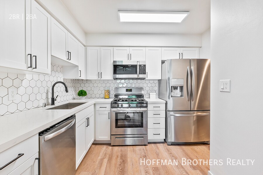 Building Photo - 821 3rd St