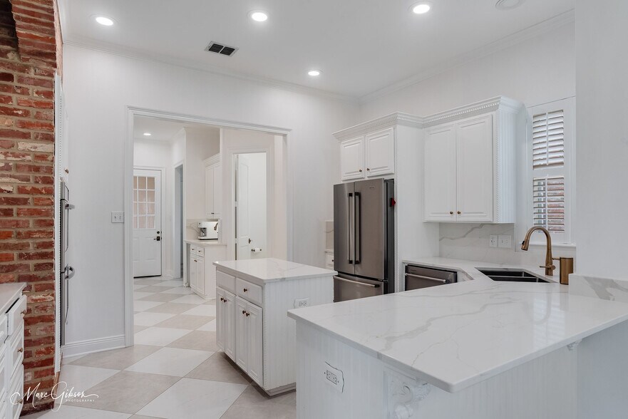 Building Photo - 316 Autumn Ridge Dr