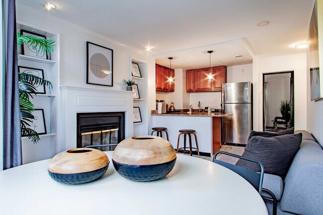 Building Photo - 1020 16th St NW