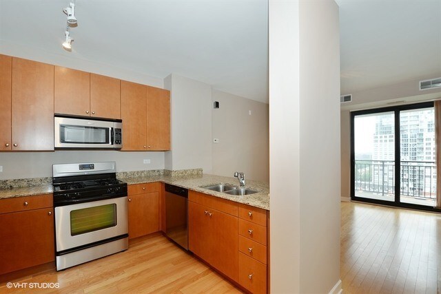 Building Photo - 451 W Huron St