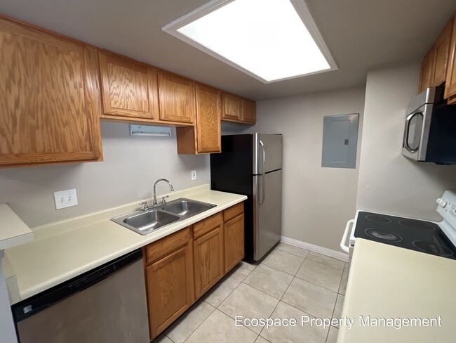 Building Photo - 3 Bedroom 2 Bathroom in Robinwood Condomin...