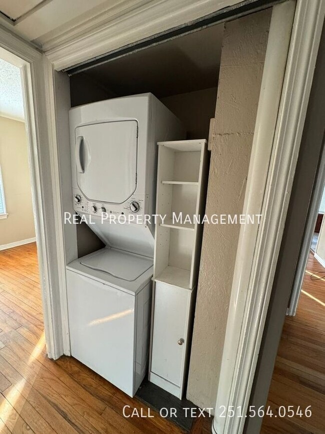 Building Photo - 207 Pinehill Dr