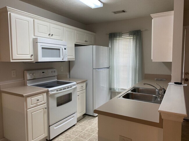 Building Photo - 7032 Reagan Cir