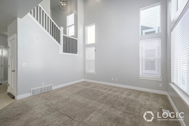 Building Photo - Beautiful Townhome for Rent!