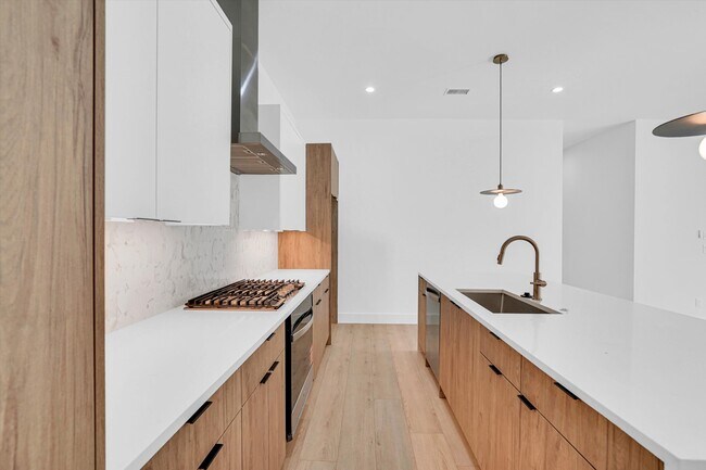 Building Photo - 1707 Nomas St