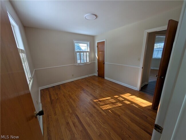 Building Photo - 703 Avondale St