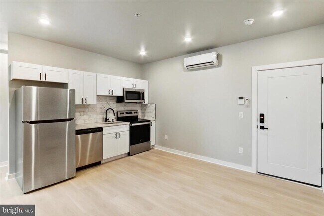 Building Photo - 316 S 52nd St