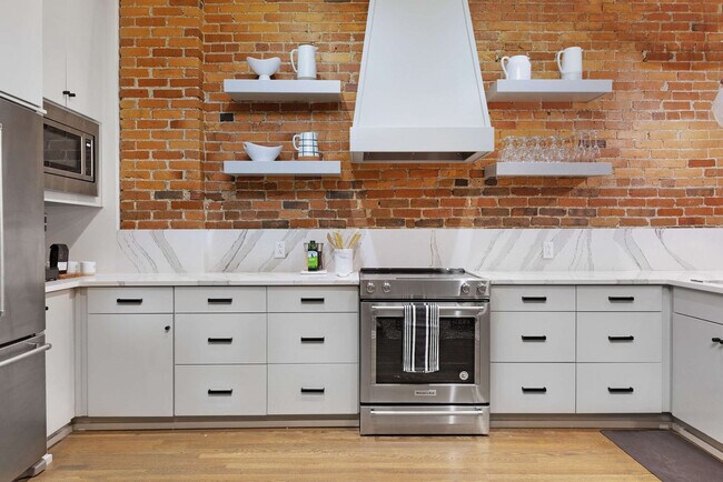 Building Photo - 126 2nd Ave N