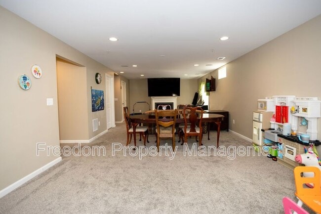 Building Photo - 2425 Morgans Point Dr
