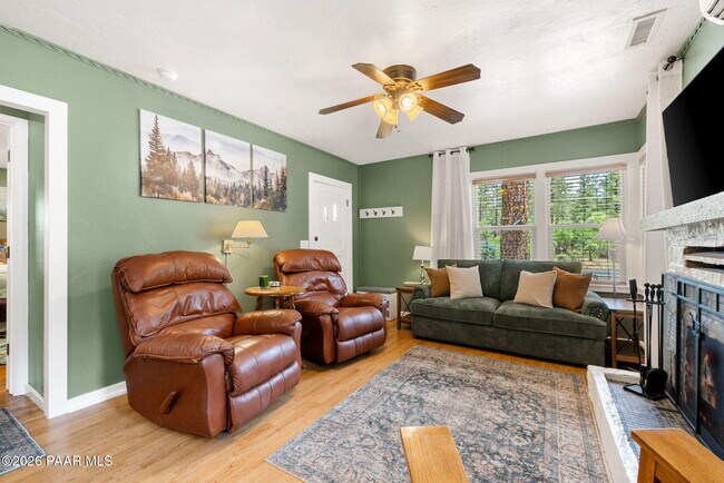 Building Photo - 805 Canyon Dr