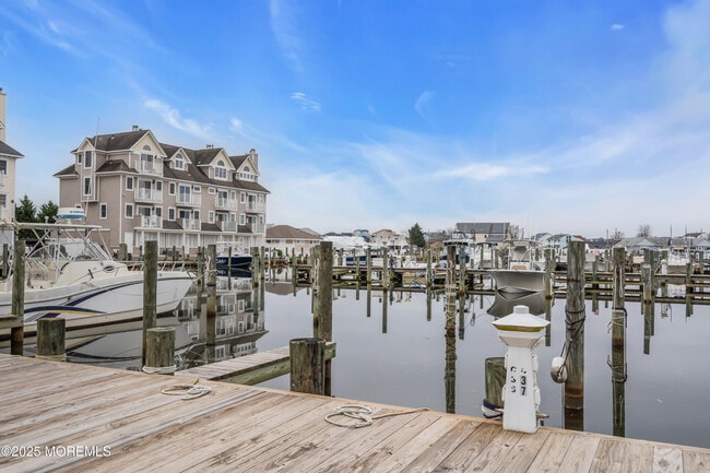 Building Photo - 336 E Lacey Rd