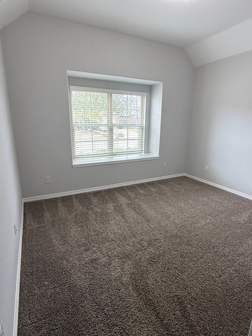 Building Photo - 2010 Silver Moon Dr