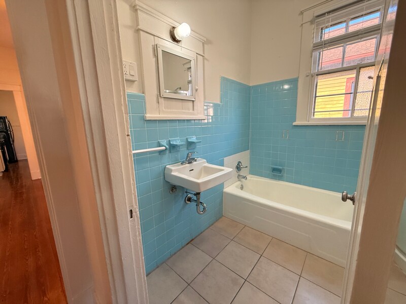 Building Photo - 2925 Bruxelles St