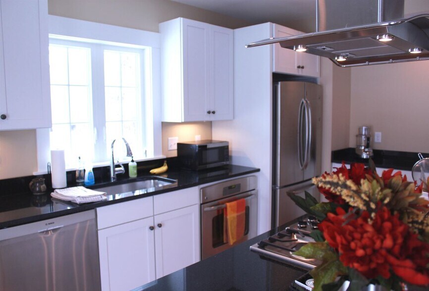 Building Photo - 26 N Main, 2