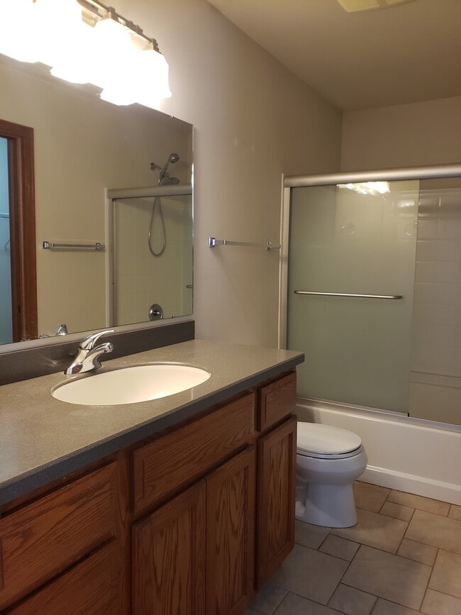 Building Photo - 3718 Stonebridge Dr