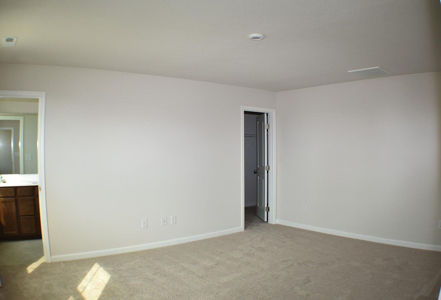 Building Photo - 9755 Oakgrove Dr